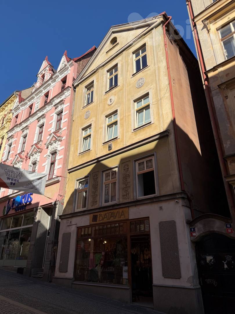 Dům na Pražské v Liberci — skutečná fotografie historické fasády